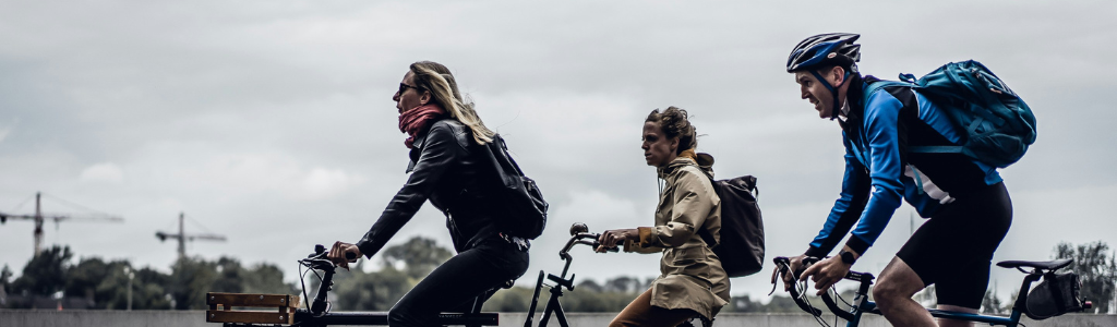 Des cyclistes bien équipés qui vont du vélotaf