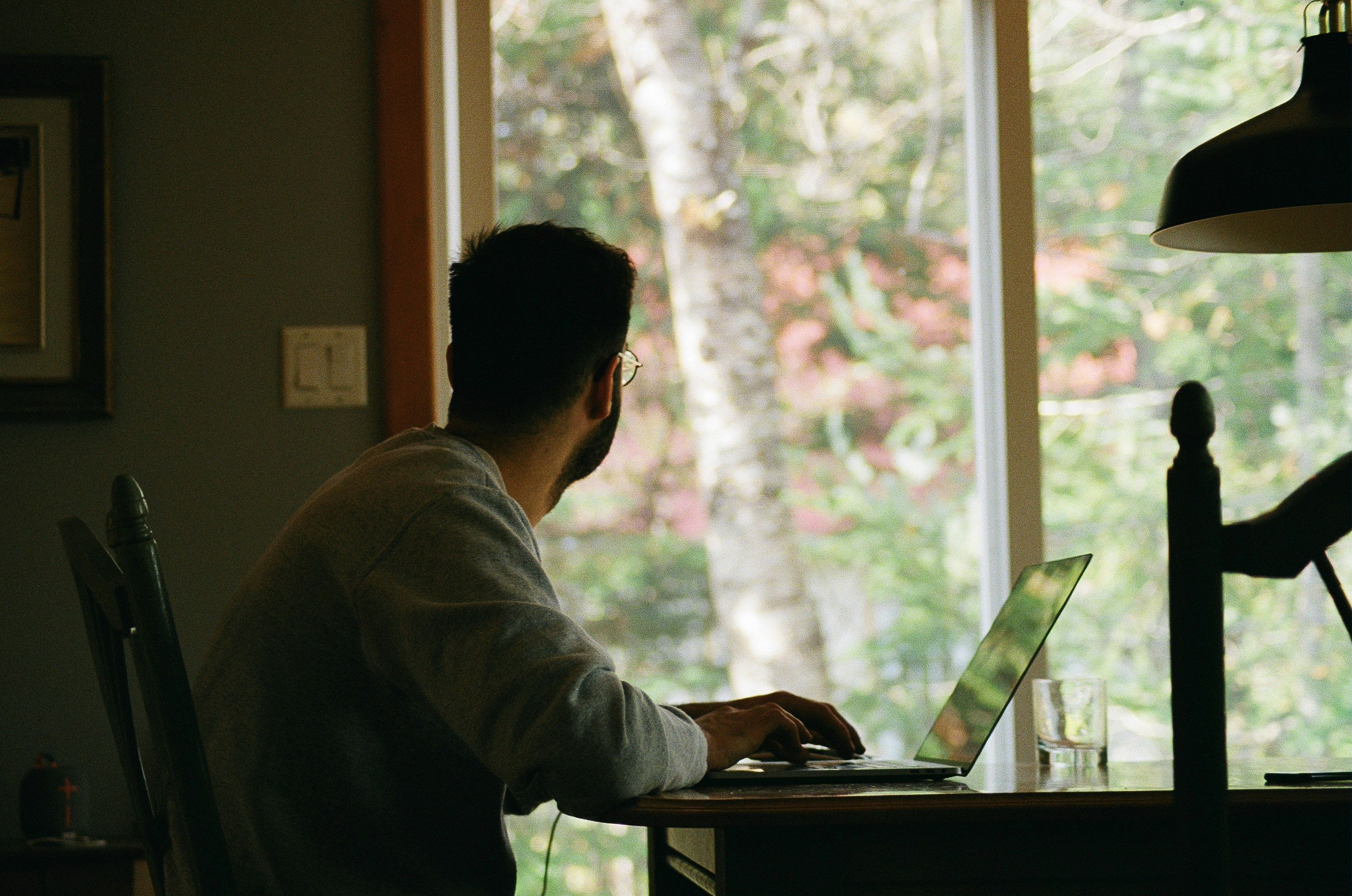 Un salarié stressé au travail